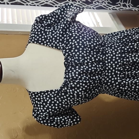 Black with daisy print midi dress - Picture 2 of 3